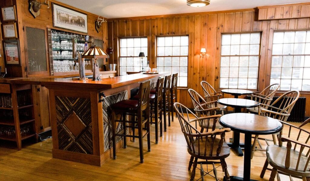 New-Hampshire-Tavern-in-Lodge